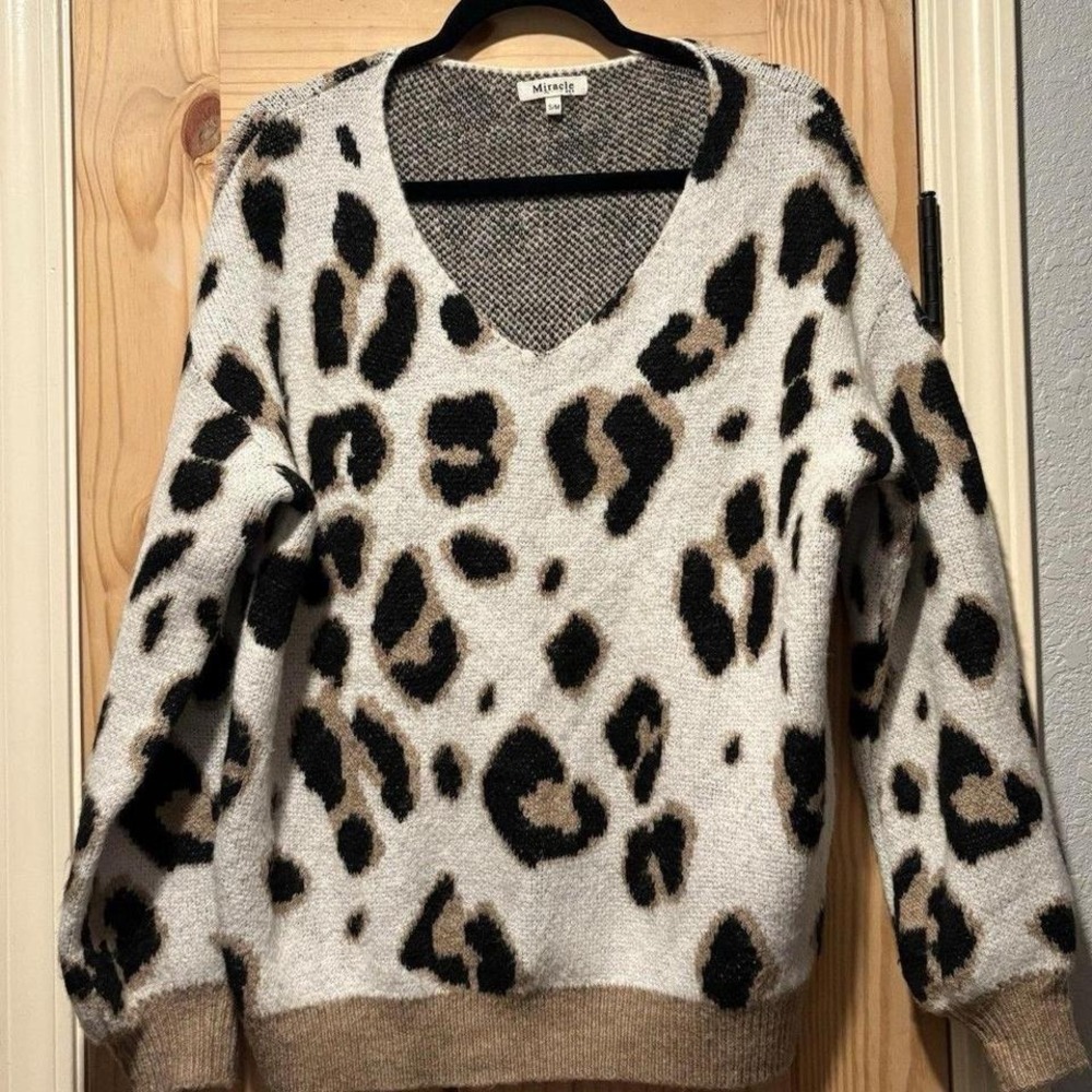 Miracle Leopard Print Sweater Womens S/M White Tan Excellent Oversized V-Neck
